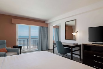 Deluxe Room, 1 King Bed, Non Smoking, Oceanfront