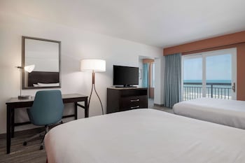 Deluxe Room, 2 Queen Beds, Accessible, Oceanfront (Hearing)