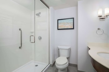 Room, 1 King Bed, Balcony, Oceanfront