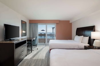 Room, 2 Queen Beds, Pool View