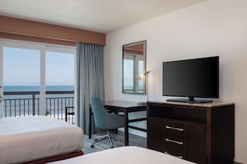 Room, 2 Queen Beds, Balcony, Oceanfront