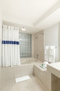 Deluxe Suite, 1 King Bed