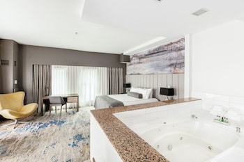 Premium Suite, 1 King Bed