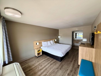 1 King Bed, Smoking