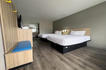 2 Double Beds, Smoking