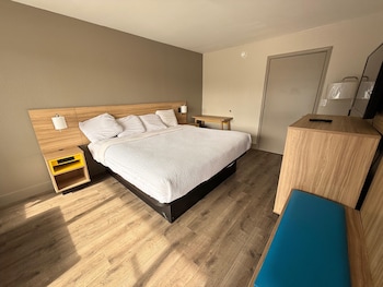 Deluxe Room, 1 King Bed, Non Smoking