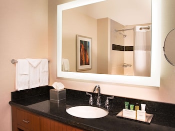 Deluxe Room, 1 King Bed, Accessible (Hearing)