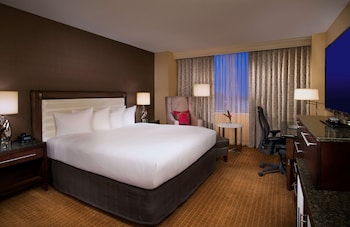 Deluxe Room, 1 King Bed, Accessible (Hearing)