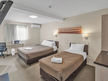 Small Family Room, Multiple Beds