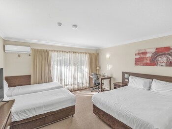 Medium Family Room, Multiple Beds