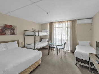 Large Family Room, Multiple Beds