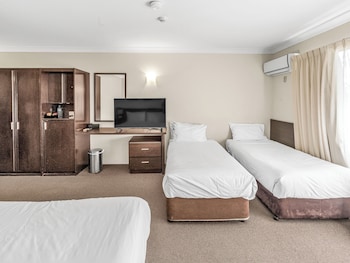 Medium Family Room, Multiple Beds