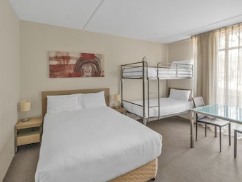 Large Family Room, Multiple Beds