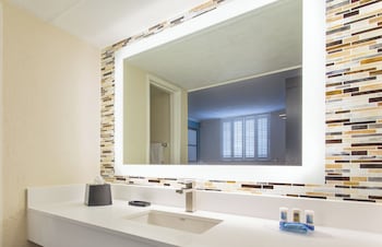 Studio Suite, 1 King Bed with Sofa bed (Mobility Accessible, Roll-In Shower)