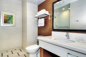 Room, 1 King Bed, Roll-in Shower, Courtyard View