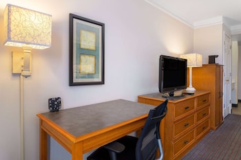 Suite, 2 Queen Beds, Non Smoking