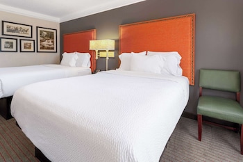 Suite, 2 Queen Beds, Non Smoking