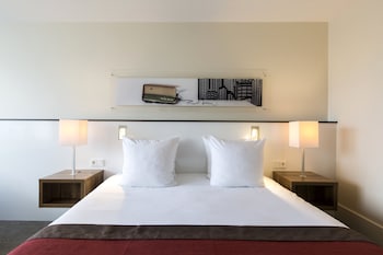 Standard Room, 1 King Bed