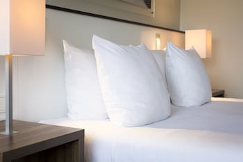 Standard Room, 1 Queen Bed