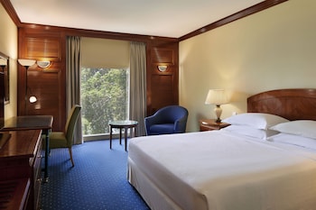 Standard Room, 1 Queen Bed, Garden View