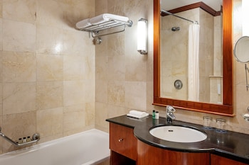 Club Room, 2 Twin Beds, Garden View (Club Lounge Access)