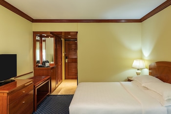 Standard Room, 1 Queen Bed, Garden View
