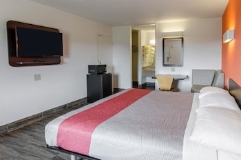 Standard Room, 1 King Bed, Non Smoking, Refrigerator & Microwave