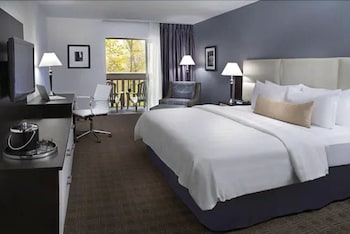 Deluxe Room, 1 King Bed