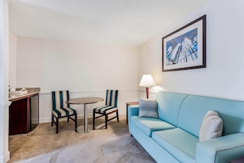 Suite, 1 King Bed with Sofa bed, Accessible, Non Smoking