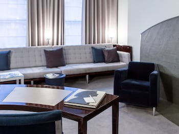 Suite, 1 King Bed, City View