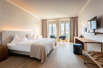 Executive Double Room with lake view and balcony