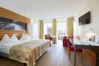Executive Double Room with lake view and balcony
