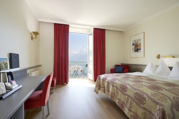 Superior Double Room with Queen Size Bed, lake view and balcony