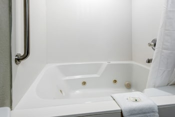 Suite, 1 King Bed with Sofa bed, Non Smoking