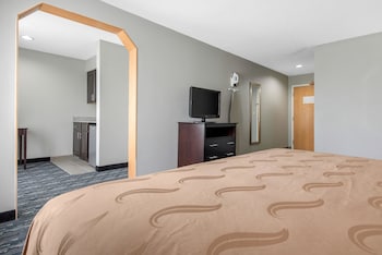 Suite, 1 King Bed with Sofa bed, Non Smoking