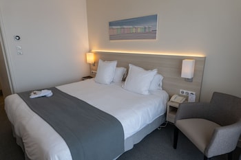 Comfort Room, 1 Queen Bed, Non Smoking, Balcony