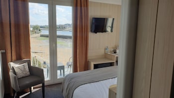 Superior Room, 1 Queen Bed, Balcony, Sea View