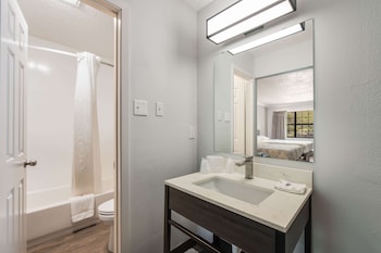 Deluxe Room, 2 Queen Beds, Non Smoking, Refrigerator & Microwave