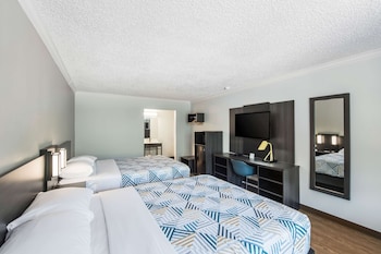Deluxe Room, 2 Queen Beds, Non Smoking, Refrigerator & Microwave