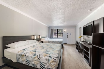 Deluxe Room, 2 Queen Beds, Accessible, Non Smoking