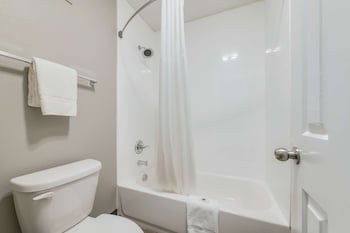 Deluxe Room, 2 Queen Beds, Non Smoking, Refrigerator & Microwave
