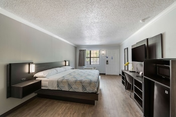 Deluxe Room, 1 King Bed, Non Smoking, Refrigerator & Microwave