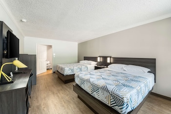 Deluxe Room, 2 Queen Beds, Non Smoking, Refrigerator & Microwave