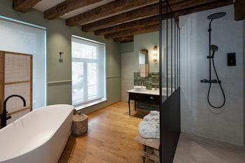 Deluxe Suite, Canal View