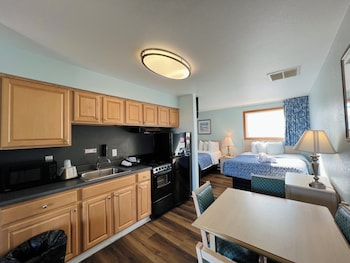 Deluxe Studio Suite with Two Double Beds - First Floor - Non Smoking
