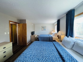 Queen Suite with 2 Queen Beds - Non Smoking - Oceanfront
