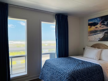 Double Room with Two Double Beds and Ocean View - Non Smoking