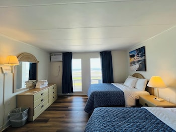 Double Room with Two Double Beds and Ocean View - Non Smoking