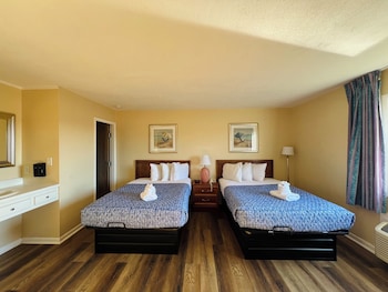Double Room with Two Double Beds - Non Smoking Across the street from ocean