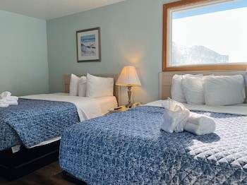 Deluxe Studio Suite with Two Double Beds - First Floor - Non Smoking